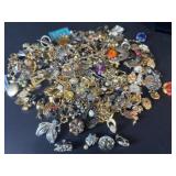Miscellaneous vintage costume jewelry pieces