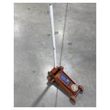 Hydraulic floor jack