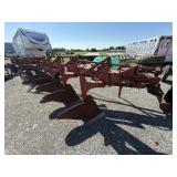 International 720 Plow 5-16s