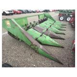 John Deere 643 Corn Head hitin