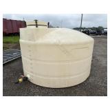 1000 Gallon Polly Tank with Pump.