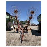 Hesston 5010 V-10 Hay Rake Vertical Fold