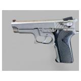 Smith & Wesson 9 mm Semi Auto Pistol