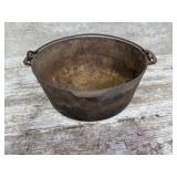 Unmarked Dutch oven
