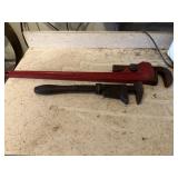 Pipe wrenches
