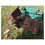 Metal toy dumptrucks