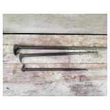 Rolling head pry bars