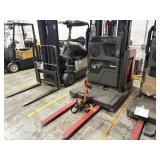 Raymond electric warehouse order picker