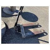 Crown pallet jack