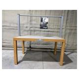 Wrangler display table with attached sign bar