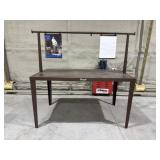 Wrangler display table with attached sign bar