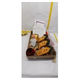 Decorative Lot: Americana, Quilting, & Collectible