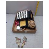 Mixed Lot of Decorative Items & Wall Hooks