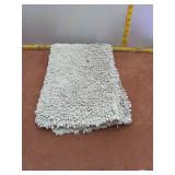 Cozy Off-White Shaggy Loop Pile Bath Rug