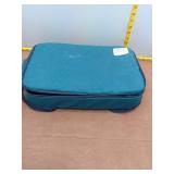 Pyrex Portables Teal Insulated Carrier and Lid Set