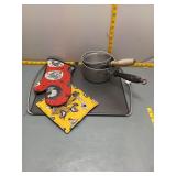Vintage Kitchen Cookware & Linens