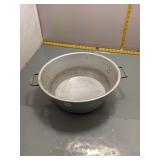 Large Aluminum Basin w/ Handles