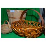 ASSORTMENT OF BASKETS AND MISC