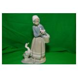 LLADRO PORCELAIN FIGURINE