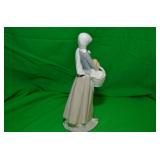 LLADRO PORCELAIN FIGURINE