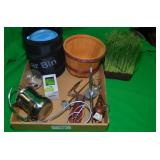 ASSORTED LOT OF HOUSEHOLD MISC