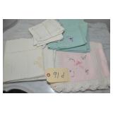 LOT OF GAME TABLECLOTHS AND NAPKINS