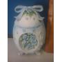 Blue and white porcelain egg with lid and a p