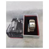 Caravel wristwatch working