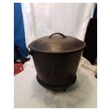 Cast iron stupid with lid