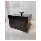 Serpentine cube box