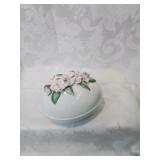 Ceramic egg container with flowers