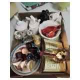 Large flat of estate items