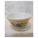 Small pyrex mixing bowl