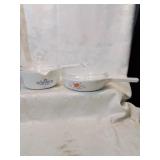 Group of two corning casseroles with lids