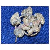Vtg Gold-Tone Floral Brooch w/ Faux Pearls