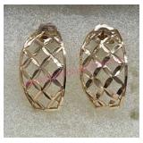 14K Gold Filigree Earrings 1.0g
