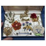 (9) Nice Lot of Vtg Brooches / Pins in Box