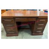 Ant. 1920s Quarter Sawn Oak Desk w/Casters