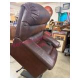 2014 Reclining Lift Chair w/Remote (working)