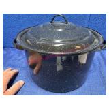 Black Enamel Stock Pot w/Lid