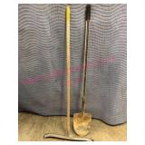 Shovel w/Fiberglass Handle & Squeegee