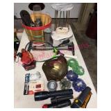 (G) Garage Lot: Racket, Sm. Stand, Flashlights