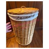 (LR) Wicker Laundry Hamper w/Lid