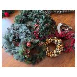 (LR) 8 Festive Wreaths