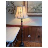 (LR)ï¿½5ft Floor Lamp w/Shade