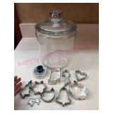 (DR)ï¿½Glass Jar w/Lid & Cookie Cutters