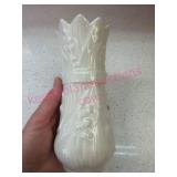 (K) Belleek Porcelain 6.5in Vase w/ Relief Design