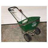 (G) Nice Scotts Turf Builder Spreader