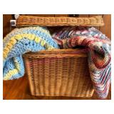 (LR)ï¿½Wicker Basket w/ 2 Crochet Blankets