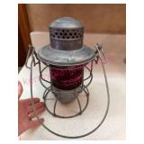 (DR) Penn Central Railroad Lantern Red Globe